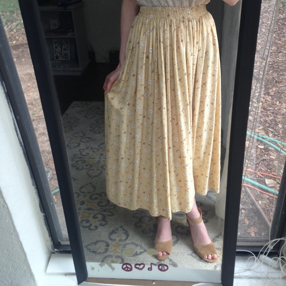 Clio Dresses & Skirts - Vintage Clio Yellow Sunflower Maxi Skirt